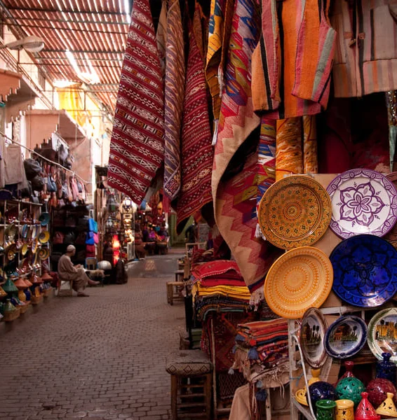 Souk marocain, étals de produits authentiques